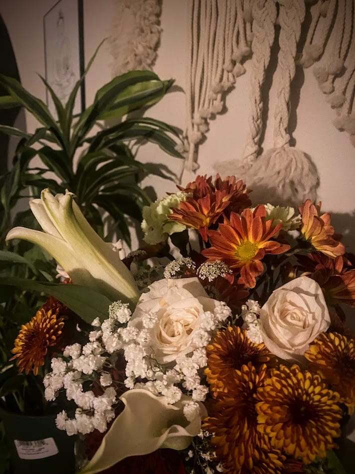 flowers, white roses, bohemian, romanticize life